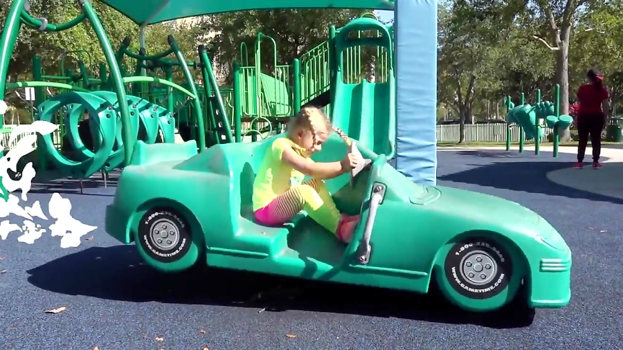 دیانا و اسباب بازی ها - بازی دیانا و بچه عروسک در پارک کودک